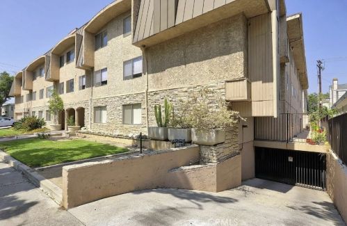 377 California Ave, Glendale CA  91203-2225 exterior