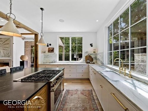 2303 Havenridge Dr, Atlanta GA  30305-4014 exterior