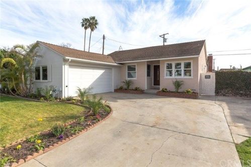 3902 148th St, Hawthorne, CA 90250-8304