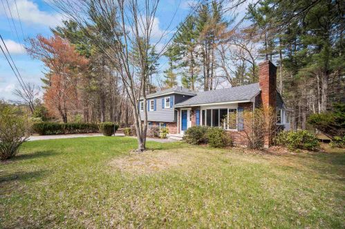 24 Balcom Rd, Pelham, NH 03076-2701