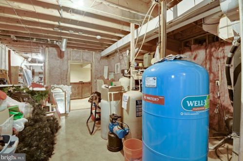 17501 New Hampshire Ave, Ashton MD  20861-9791 exterior