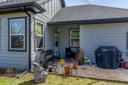 303 Walnut St, Whitewright TX 75491-2243 exterior