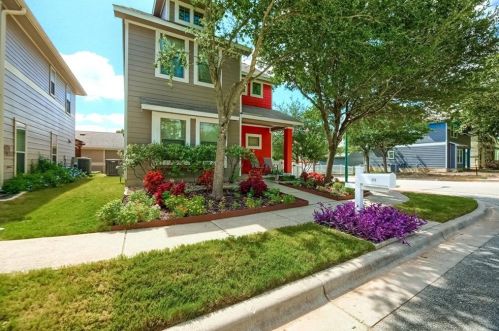 223 Cleveland, Uhland TX  78640-5897 exterior