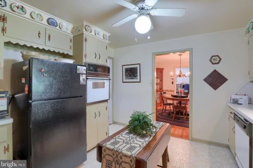 1845 Rockford Ln, Lancaster PA  17601-5028 exterior