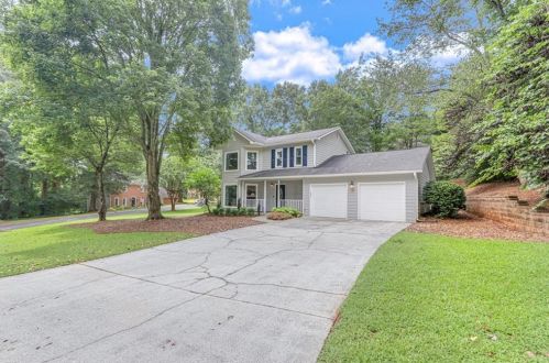 3834 Thornhill Dr, Lilburn, GA 30047-2364
