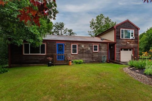 1095 Main St, Glocester, RI 02859-3516