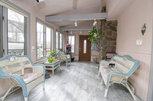 39 Narragansett Trl, Huntington CT  06484-4910 exterior