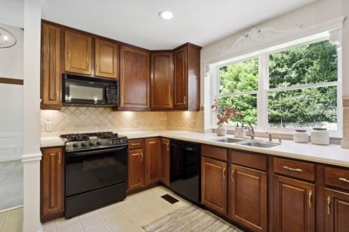 285 Brackenwood Cir, Atlanta GA  30328-2648 exterior