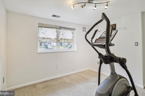 18 Kinsman View Cir, Silver Spring MD 20901-1652 exterior