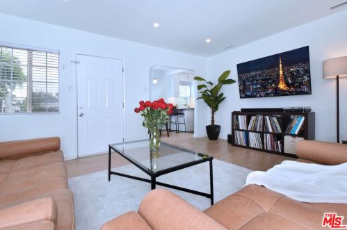15220 Morrison St, Van Nuys CA  91403-1503 exterior