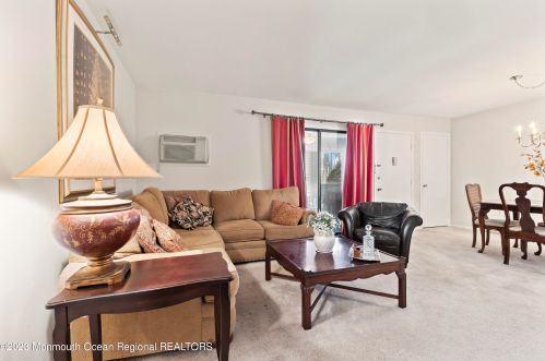 39 Lexington Ct, Tinton Falls NJ 07701-5472 exterior