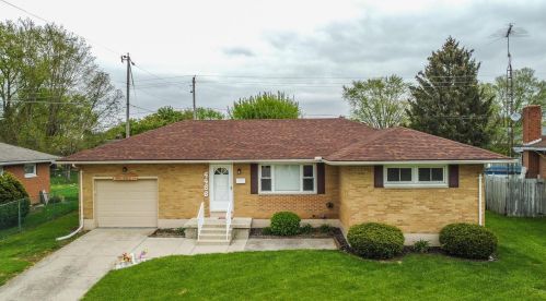 4466 Phoenix Dr, Springfield OH  45503-6326 exterior