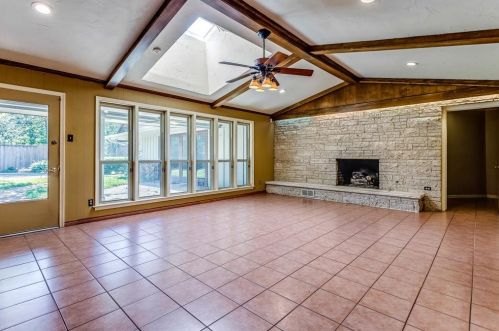 6248 Dilbeck Ln, Dallas TX  75240-5350 exterior