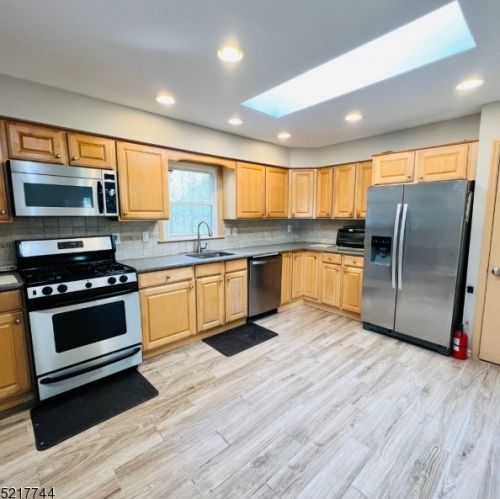 129 Laurel Ave, Stirling, NJ 07980-1505