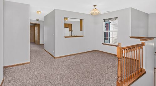 16 Coolidge Ct, Streamwood, IL 60107-2328