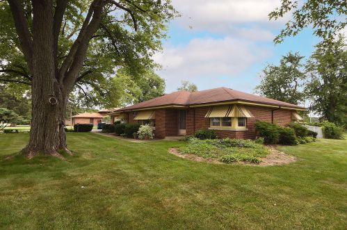 11057 Eastwood Dr, Palos Hills, IL 60465-2311