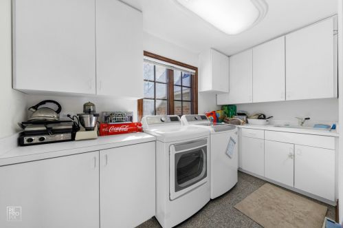 6972 Fieldstone Dr, Willowbrook IL  60527-6969 exterior