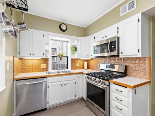 1076 Charles Ave, Saint Paul MN  55104-2617 exterior