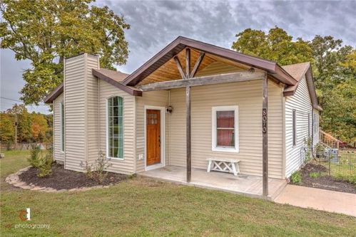 8070 Tillys Hill Rd, Decatur, AR 72722-9622