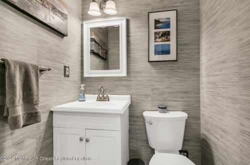 174 White St, Tinton Falls NJ exterior