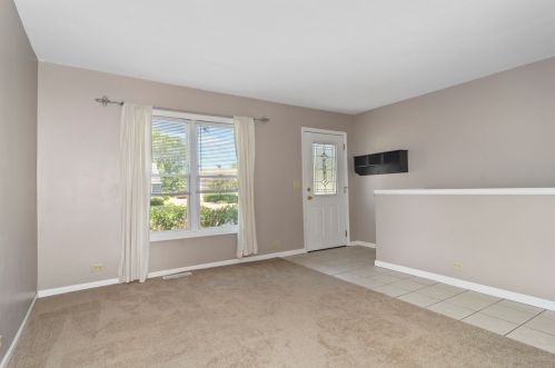 926 Loomis St, Naperville, IL 60563-2742