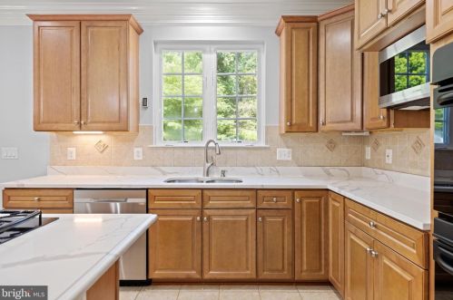 19308 Bothwell Ct, Triangle VA  22172-2341 exterior