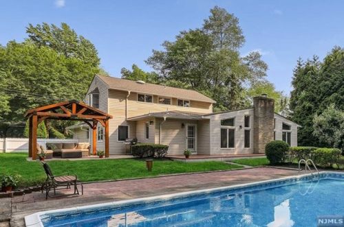 74 Macarthur Ave, Closter, NJ 07624-2927