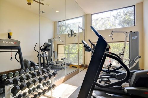 601 1st St, Fort Worth TX  76102-2703 exterior