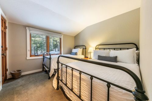 705 Conifer, Truckee CA  96161-3924 exterior