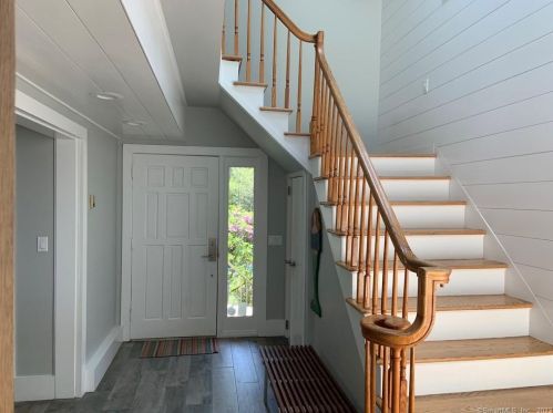 29 Splitrock Rd, Norwalk CT  06854-4713 exterior