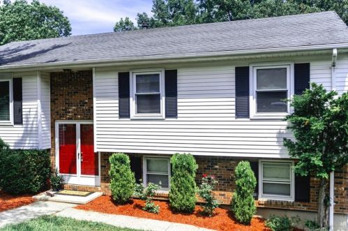 161 Cimarron Rd, Middletown, CT 06457-2355