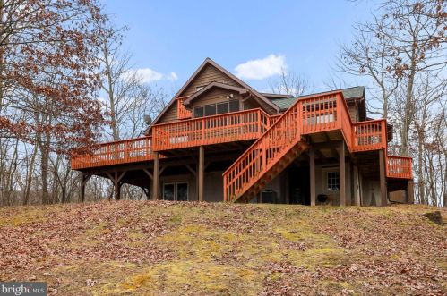 204 Quiet Place Ln, Berkeley Springs WV  25411-6633 exterior