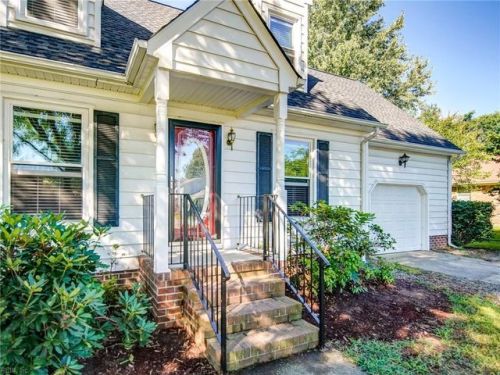 10 Riverside Dr, Smithfield, VA 23430-1632