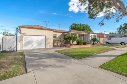 11082 Langley Dr, Los Alamitos, CA 90720-2628