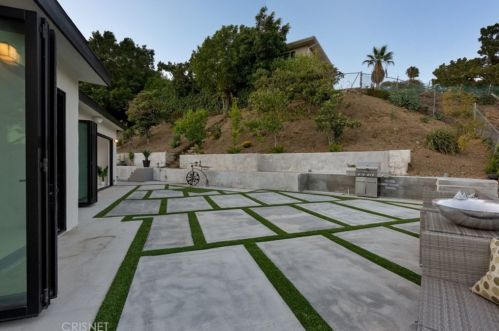 2434 Delisle Ct, Glendale CA  91208-2210 exterior