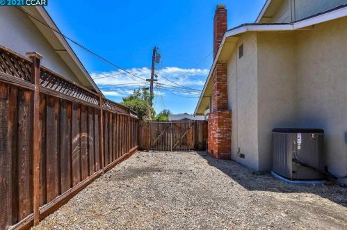 3719 Parkmall Ct, Concord CA  94519-1421 exterior