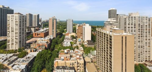 1415 Dearborn St, Chicago IL  60610-1559 exterior