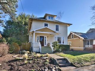 3228 60 Ave, Portland OR  97219-6724 exterior