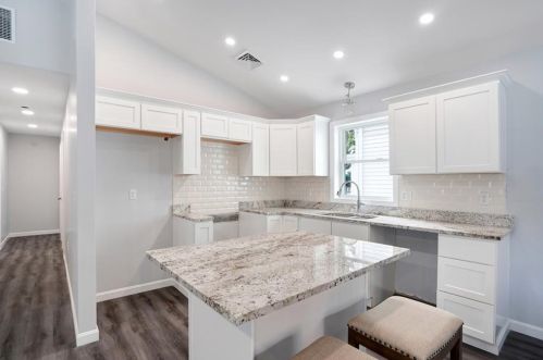 19 Stansbury St, Providence, RI 02908-1619