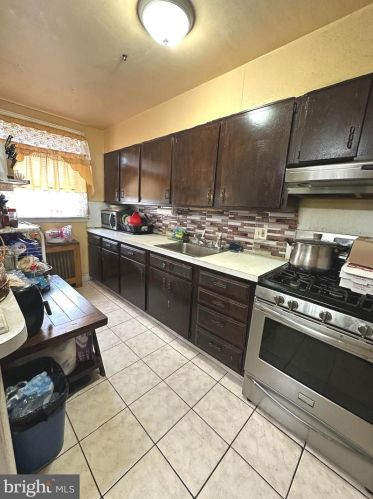 6731 Horrocks St, Philadelphia PA  19149-2211 exterior