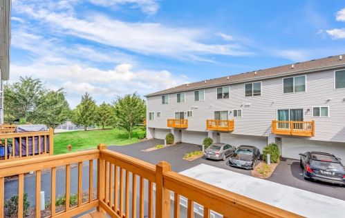 1252 Alta Vista Dr, Pingree Grove IL  60140-2057 exterior