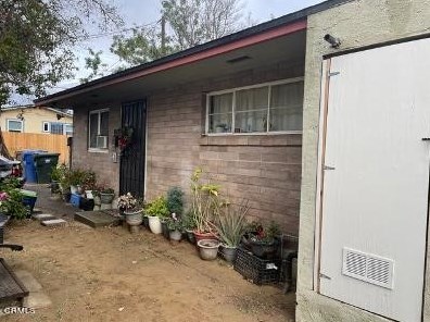 137 8th St, Santa Paula, CA 93060-2794