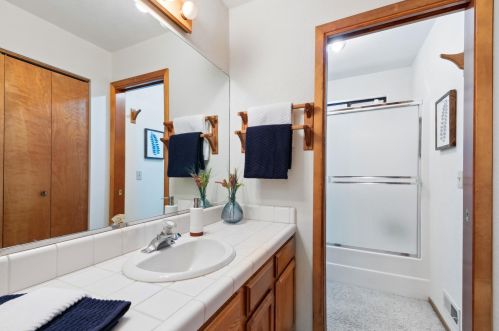 11400 Sitzmark Way, Truckee CA  96161-6129 exterior