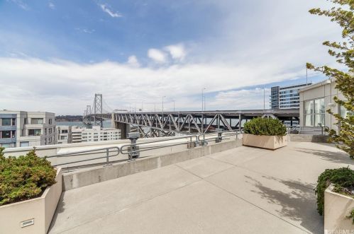 400 Beale St, San Francisco CA  94105-4403 exterior