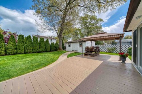 4 Benrus St, Nashua, NH 03060-5321