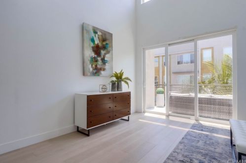 262 Rockefeller, Irvine CA  92612-8113 exterior