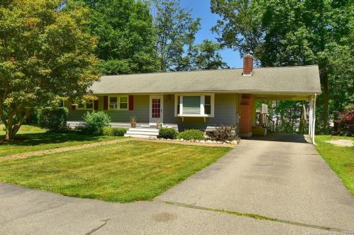10 Beechcrest Dr, East Hampton, CT 06424-1005