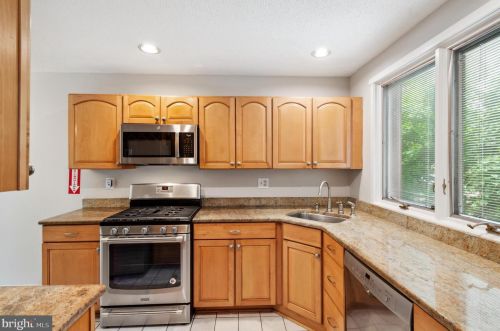 331 Sayre Dr, Princeton NJ  08540-5840 exterior
