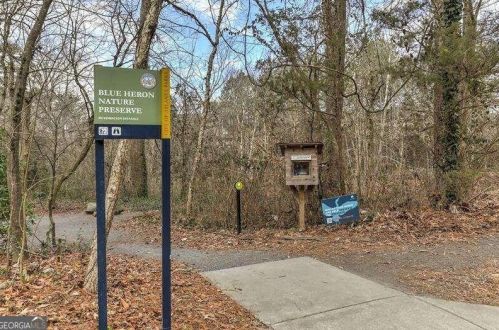 4132 Haverhill Dr, Atlanta GA  30342-3818 exterior
