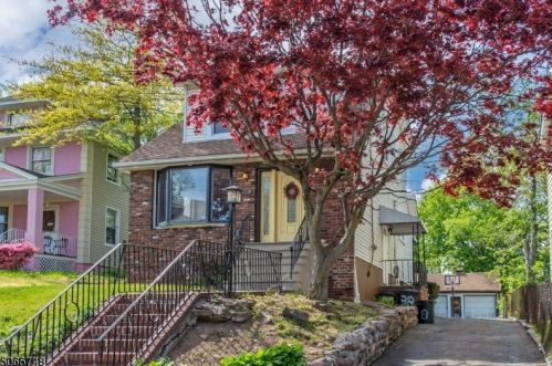 38 Berkeley Pl, Bloomfield, NJ 07003-4802
